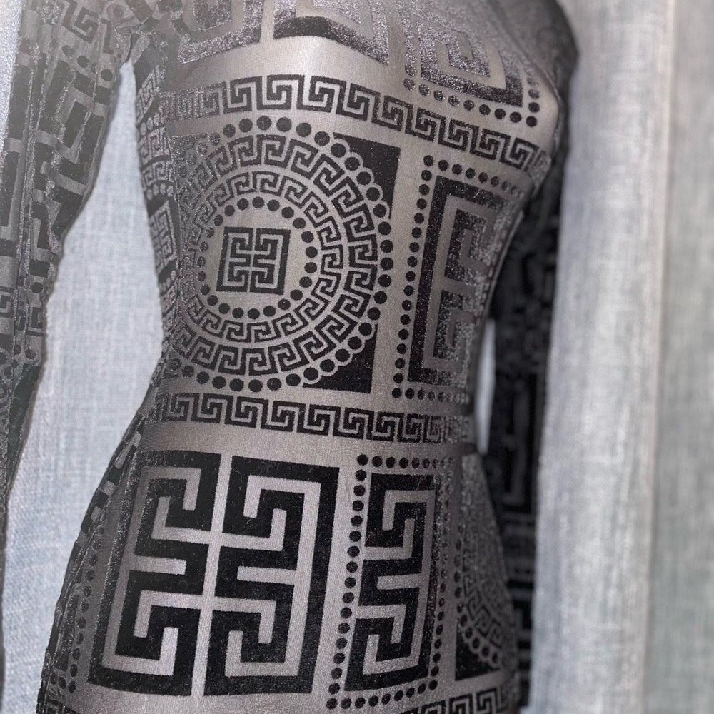 Black Geometric Patterned Jumpsuit - Picture 3 of 3